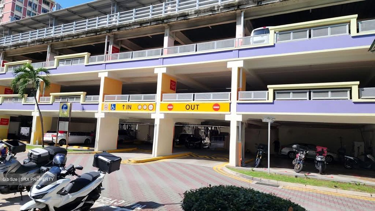 Tampines Heart (D18), Shop House #587077001
